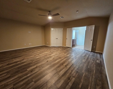 2306 Scott Drive - Photo Thumbnail 19