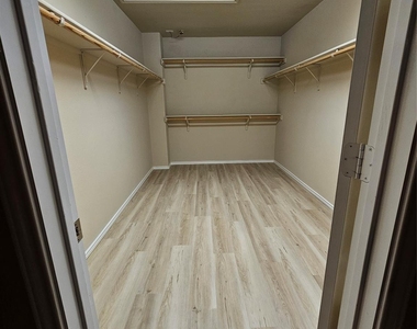2306 Scott Drive - Photo Thumbnail 13