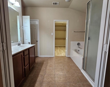 2306 Scott Drive - Photo Thumbnail 12