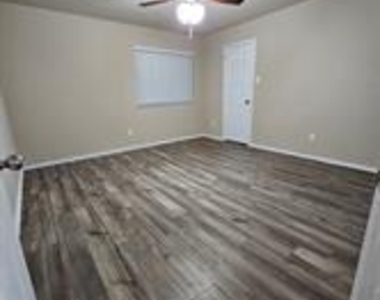 2306 Scott Drive - Photo Thumbnail 11
