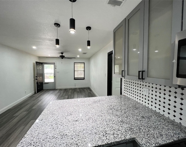 3728 Peach Street - Photo Thumbnail 12