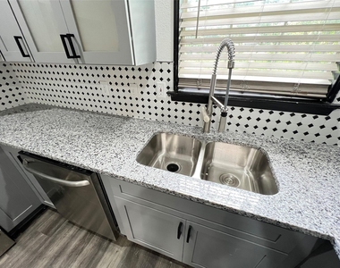 3728 Peach Street - Photo Thumbnail 7
