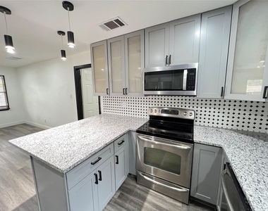3728 Peach Street - Photo Thumbnail 6