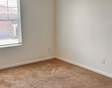 1906 Chapel Hill Road - Photo Thumbnail 12
