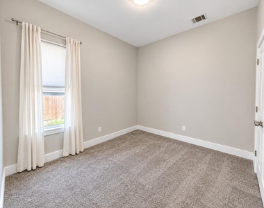 4520 Garrison Avenue - Photo Thumbnail 17