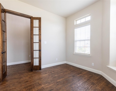 3312 Blue Jay Lane - Photo Thumbnail 4