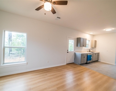 956 Lloyds Road - Photo Thumbnail 2