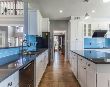 4129 Staten Island Drive - Photo Thumbnail 12