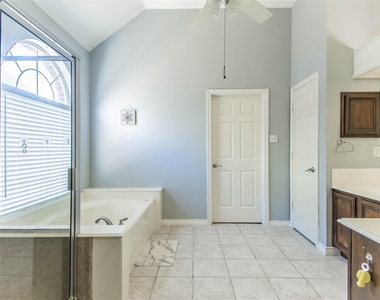 4129 Staten Island Drive - Photo Thumbnail 20