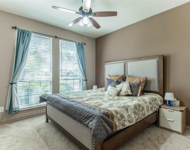 4129 Staten Island Drive - Photo Thumbnail 18