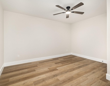 13520 Glenside Drive - Photo Thumbnail 13
