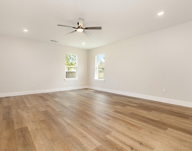 13520 Glenside Drive - Photo Thumbnail 7