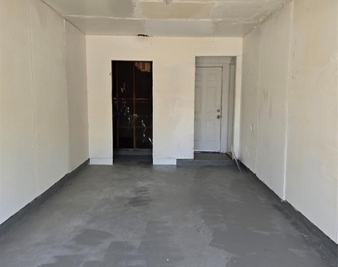 409 Monica Drive - Photo Thumbnail 11
