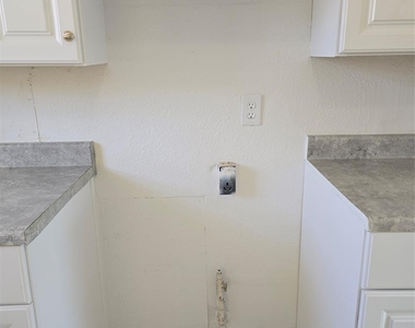 409 Monica Drive - Photo Thumbnail 7