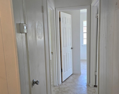 409 Monica Drive - Photo Thumbnail 5