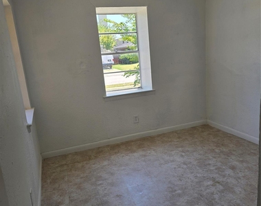 409 Monica Drive - Photo Thumbnail 2