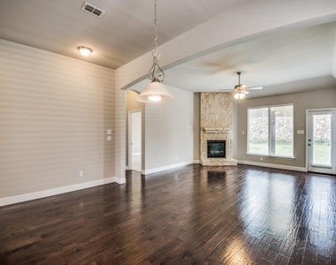 812 Llano Falls Drive - Photo Thumbnail 8