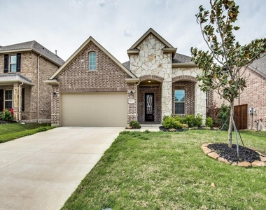 812 Llano Falls Drive - Photo Thumbnail 2