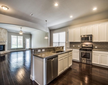 812 Llano Falls Drive - Photo Thumbnail 9