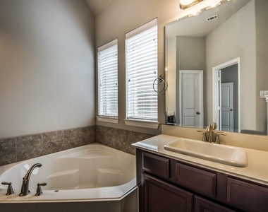 812 Llano Falls Drive - Photo Thumbnail 16