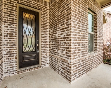 812 Llano Falls Drive - Photo Thumbnail 4