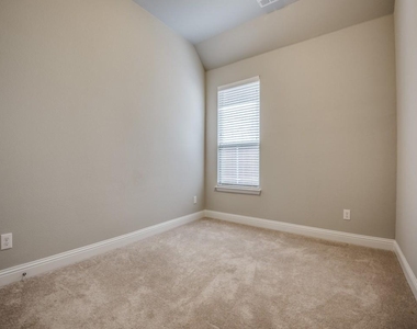 812 Llano Falls Drive - Photo Thumbnail 18
