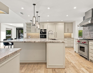 6915 Stefani Drive - Photo Thumbnail 13