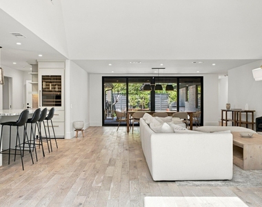 6915 Stefani Drive - Photo Thumbnail 6