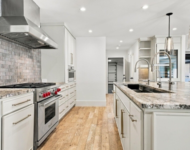 6915 Stefani Drive - Photo Thumbnail 12