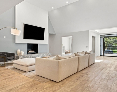 6915 Stefani Drive - Photo Thumbnail 7