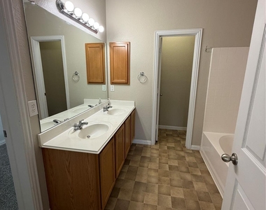4401 Willow Wood Road - Photo Thumbnail 4