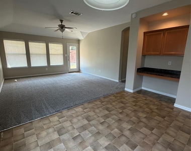 4401 Willow Wood Road - Photo Thumbnail 11