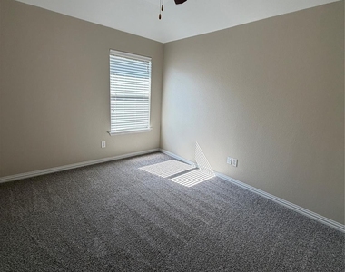4401 Willow Wood Road - Photo Thumbnail 15