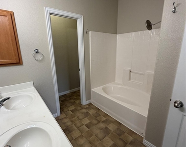 4401 Willow Wood Road - Photo Thumbnail 6