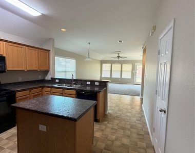 4401 Willow Wood Road - Photo Thumbnail 8