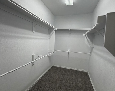 4401 Willow Wood Road - Photo Thumbnail 5