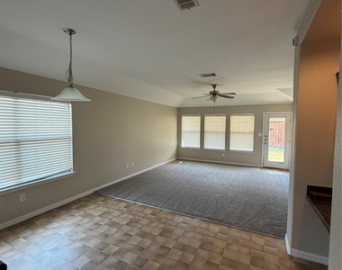 4401 Willow Wood Road - Photo Thumbnail 10