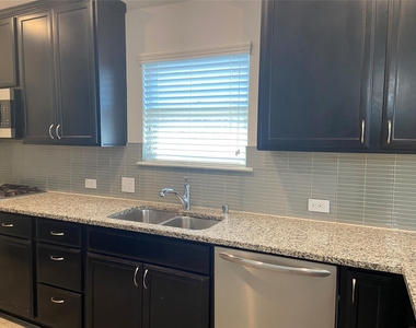 801 Dickens Drive - Photo Thumbnail 11