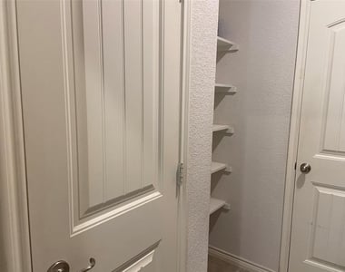801 Dickens Drive - Photo Thumbnail 26