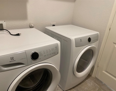 801 Dickens Drive - Photo Thumbnail 30