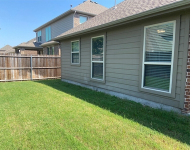 801 Dickens Drive - Photo Thumbnail 27