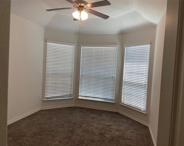 801 Dickens Drive - Photo Thumbnail 24
