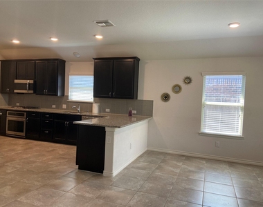801 Dickens Drive - Photo Thumbnail 12