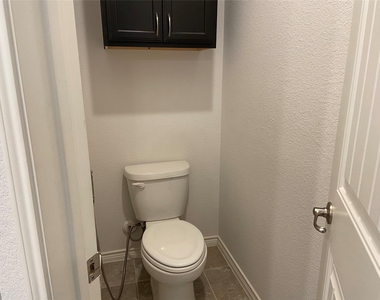 801 Dickens Drive - Photo Thumbnail 22