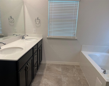 801 Dickens Drive - Photo Thumbnail 21
