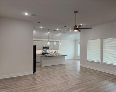 7213 Camilla Street - Photo Thumbnail 5