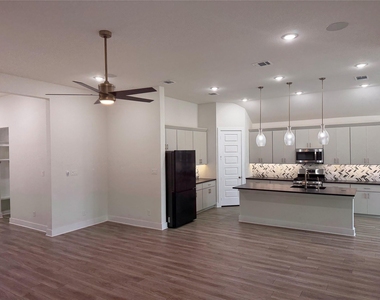 7213 Camilla Street - Photo Thumbnail 4