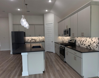 7213 Camilla Street - Photo Thumbnail 6