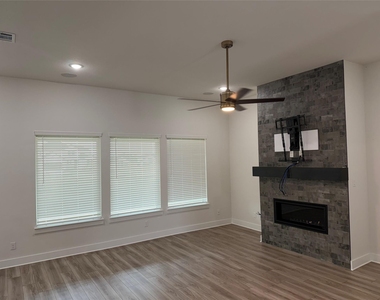 7213 Camilla Street - Photo Thumbnail 2
