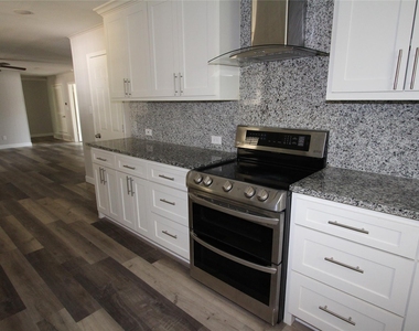 1103 Bryant Street - Photo Thumbnail 10